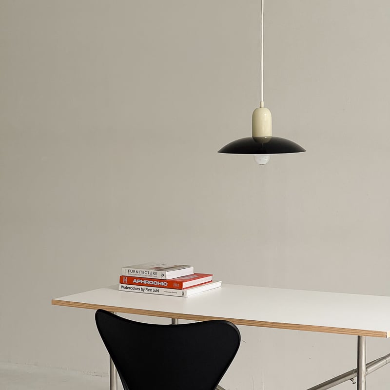 light-03318 disk ペンダントライト ブラック×アイボリー 口金E26 | AR