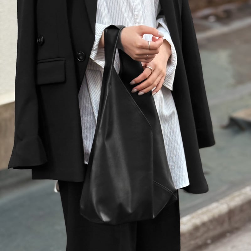 bag-03004 エコレザー トライアングルトートバッグ ブラック | ART OF