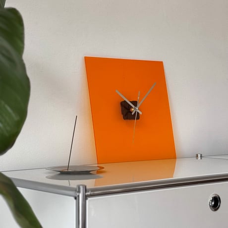 clock-03095　カラーアクリル スクエア 置き時計 静音