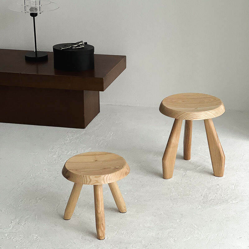 stool-03048 ラウンド 無垢材 3本脚 ロースツール | ART OF BLACK