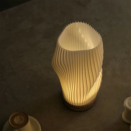 light-03342　USB twist プリーツシェード LED テーブルランプ