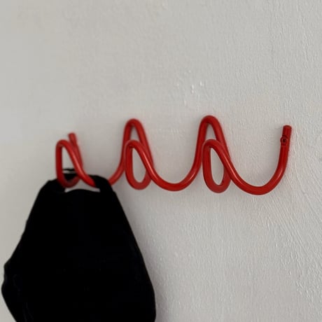 wall-03100　loop レッド 3連フック アイアン