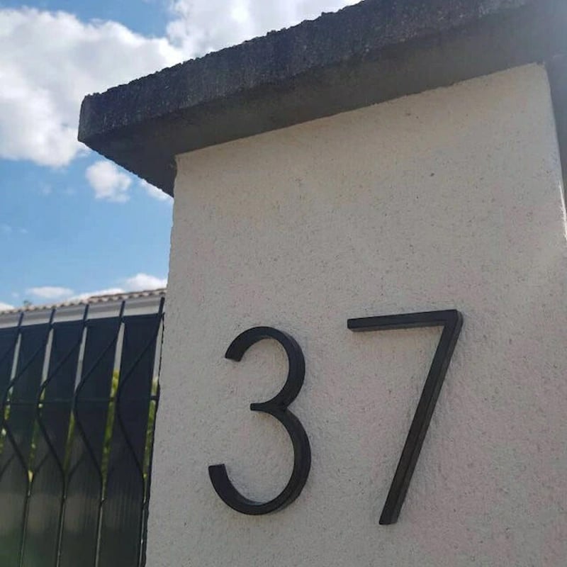 sign-03004 12,5cm ブラック スタッド付き 浮かし仕様 ハウスナンバー