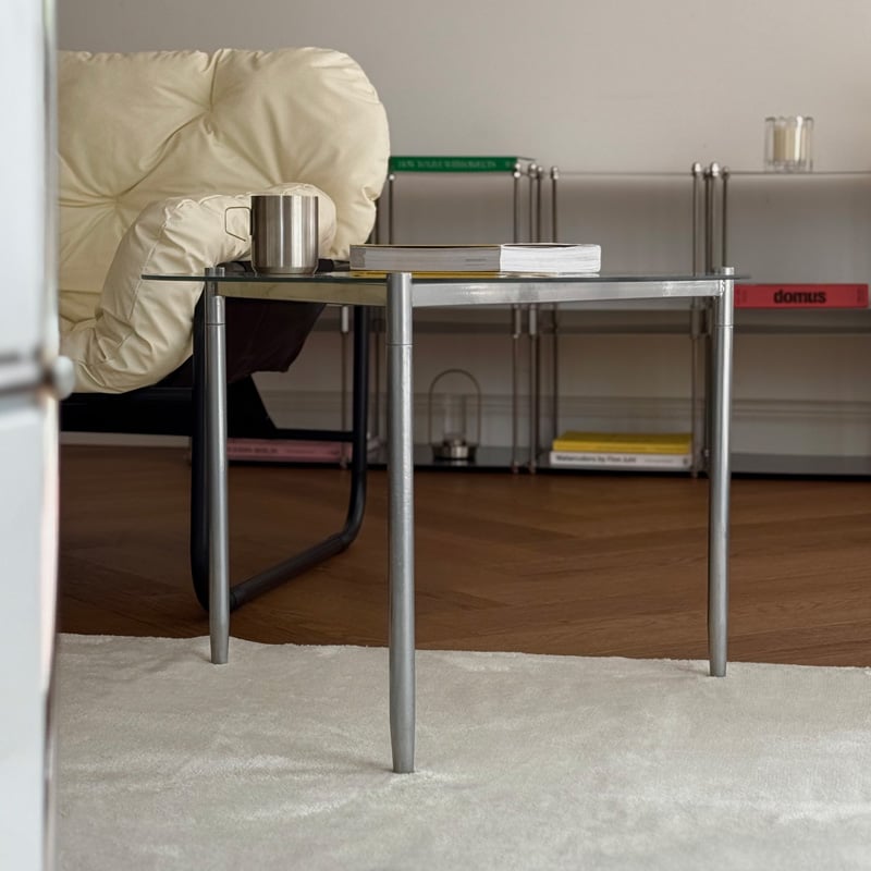 table-03214 ラウンド ガラス天板 トライアングルレッグ コーヒー