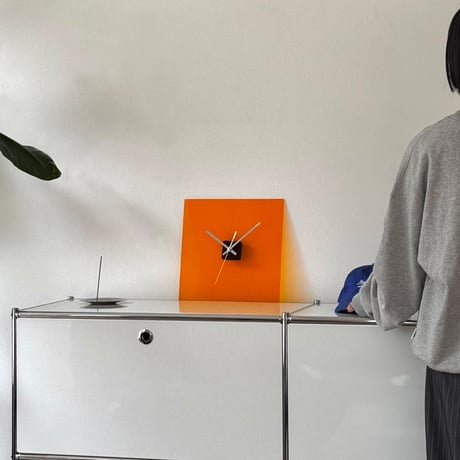 clock-03095　カラーアクリル スクエア 置き時計 静音