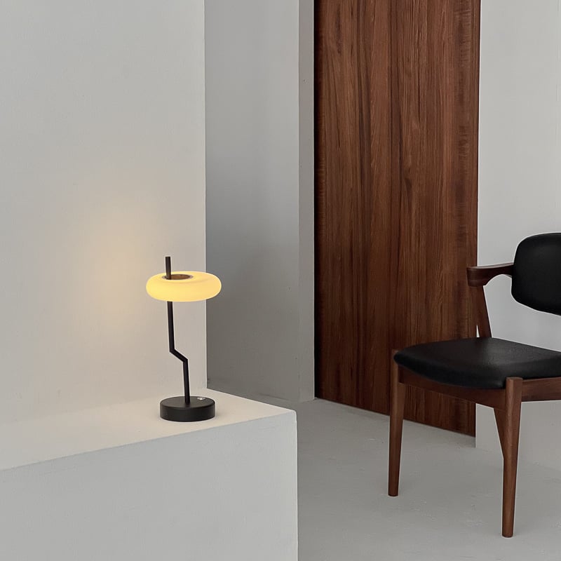 light-03285 USB サイドウェイ テーブルランプ コードレス LED | ART