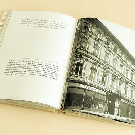 『Prazske palace』　プラハの建物の本　1946年