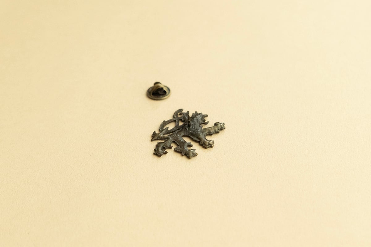 チェコ ライオンの紋章 ピンバッジ | SYSLOVBOOKS