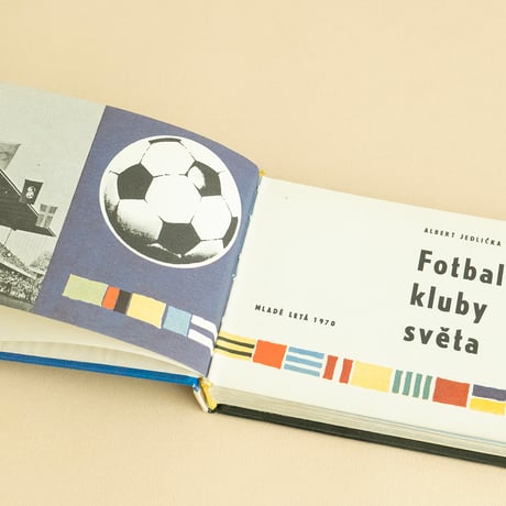 『Fotbalove kluby sveta 』世界のサッカークラブ　Oto Bachorík 絵　1970年