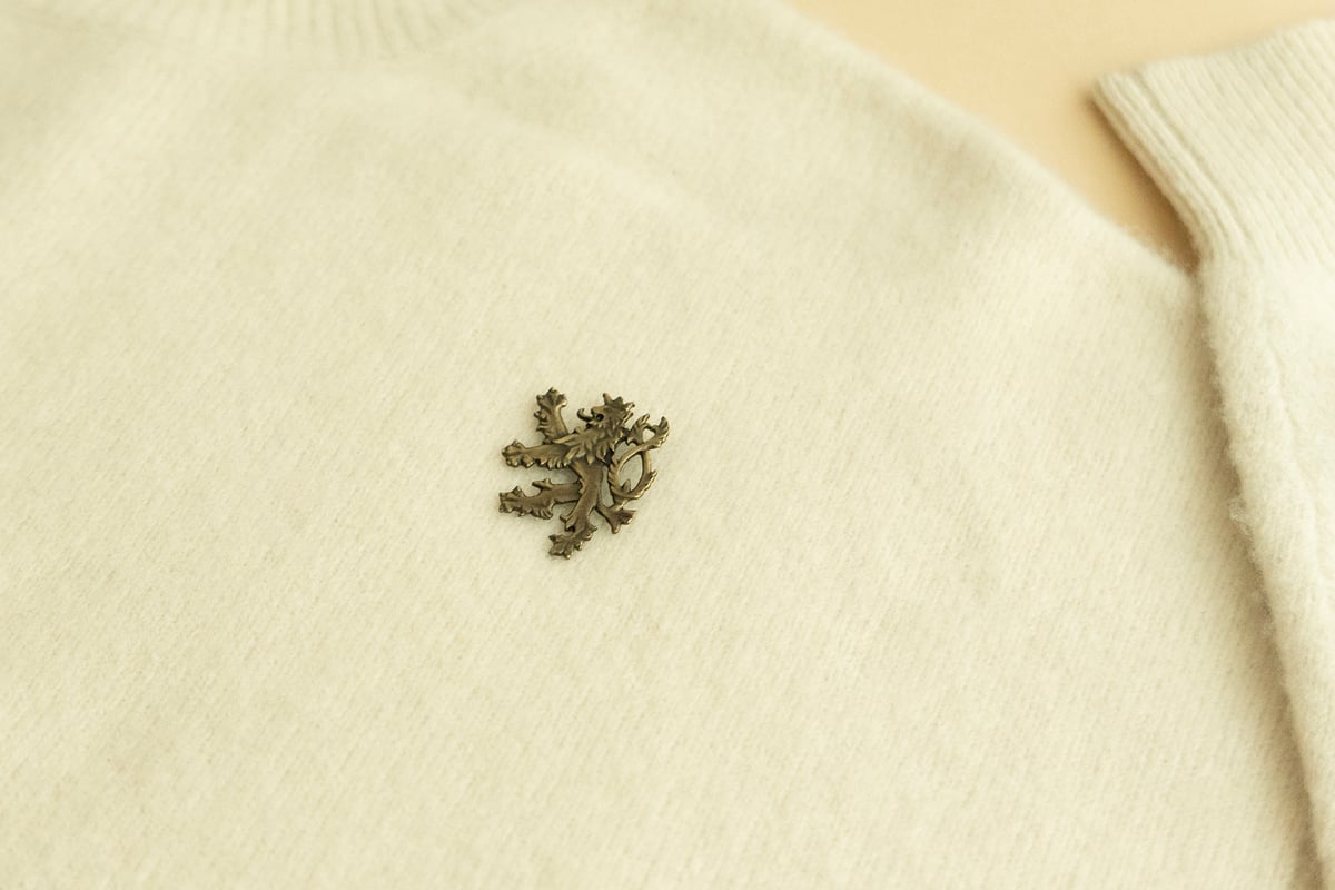 チェコ ライオンの紋章 ピンバッジ | SYSLOVBOOKS