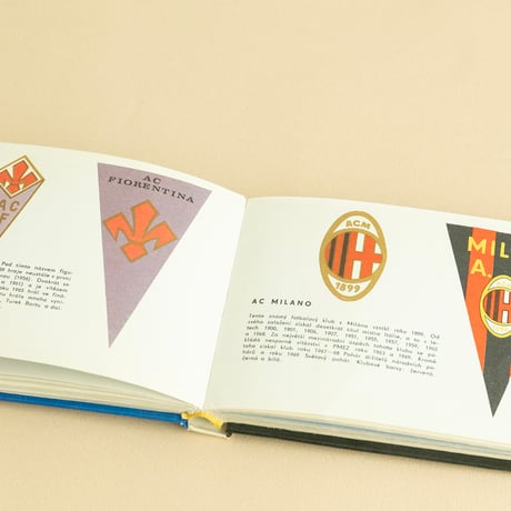 『Fotbalove kluby sveta 』世界のサッカークラブ　Oto Bachorík 絵　1970年