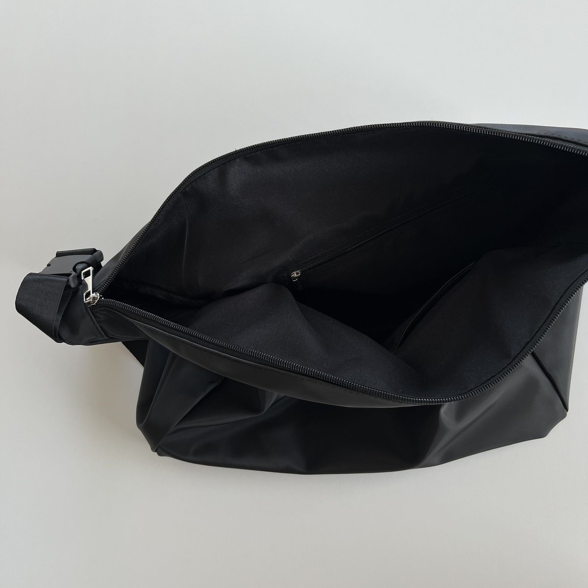 Nylon shoulder bag | irury