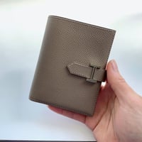 二つ折り財布