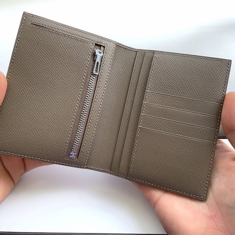 二つ折り財布