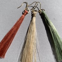 精麻　タッセルピアス