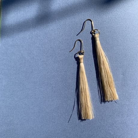 精麻　タッセルピアス
