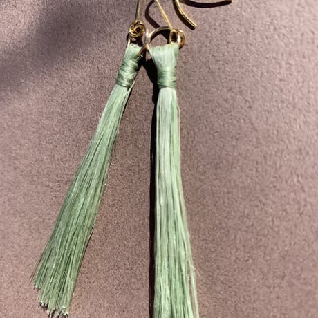 精麻　タッセルピアス