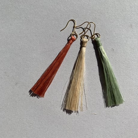 精麻　タッセルピアス