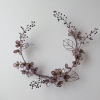 紫陽花と木の実の三日月リース