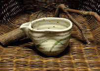 信楽焼　片口酒器or注器(えくぼ付)  若草色模様