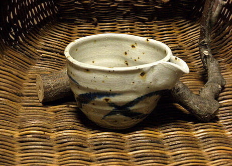 信楽焼　片口酒器or注器(えくぼ付)  藍模様