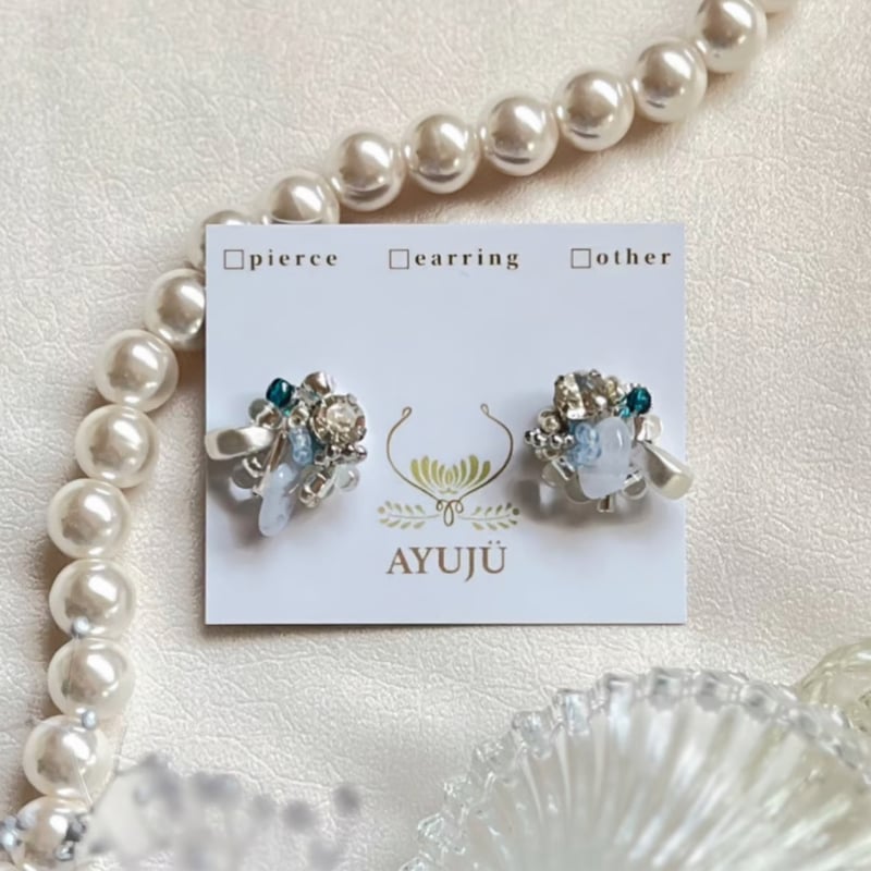 𝐑𝐚𝐩𝐭𝐮𝐫𝐞 ブルーレースアゲート ピアス/イヤリング | AYUJÜ