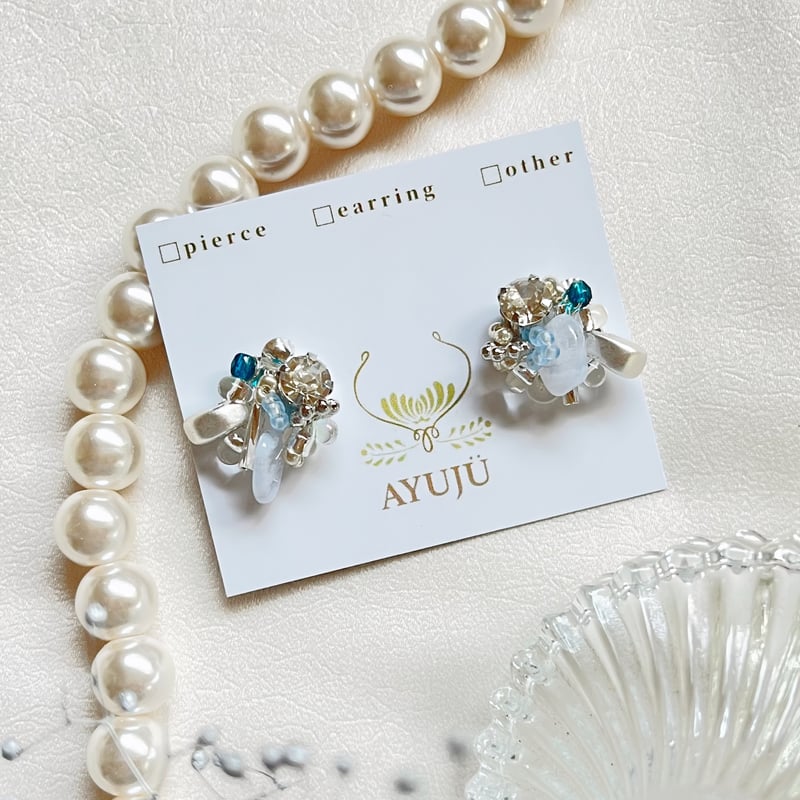 𝐑𝐚𝐩𝐭𝐮𝐫𝐞 ブルーレースアゲート ピアス/イヤリング | AYUJÜ