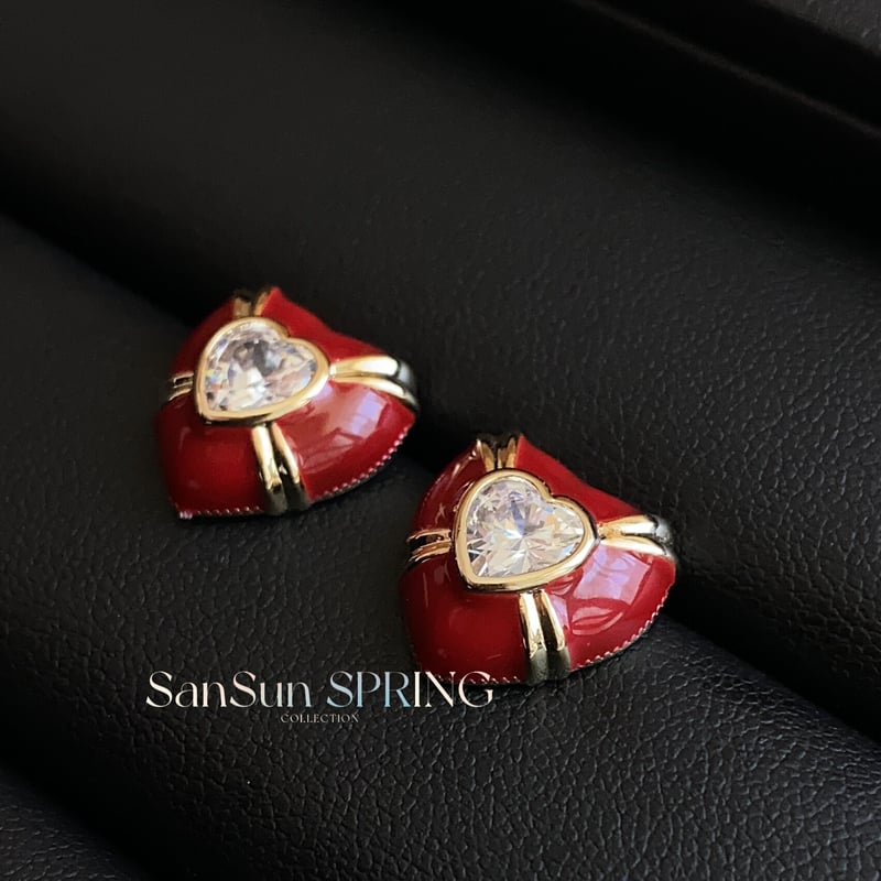 【1番人気！】レッド♡ボンボンピアス SS614 赤いハートリボン ピアス | SanSun Jewelry