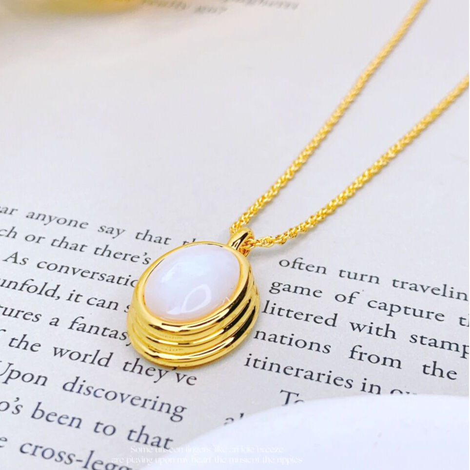 H668 厚切り天然シェル 楕円形ネックレス 18KGP | SanSun Jewelry