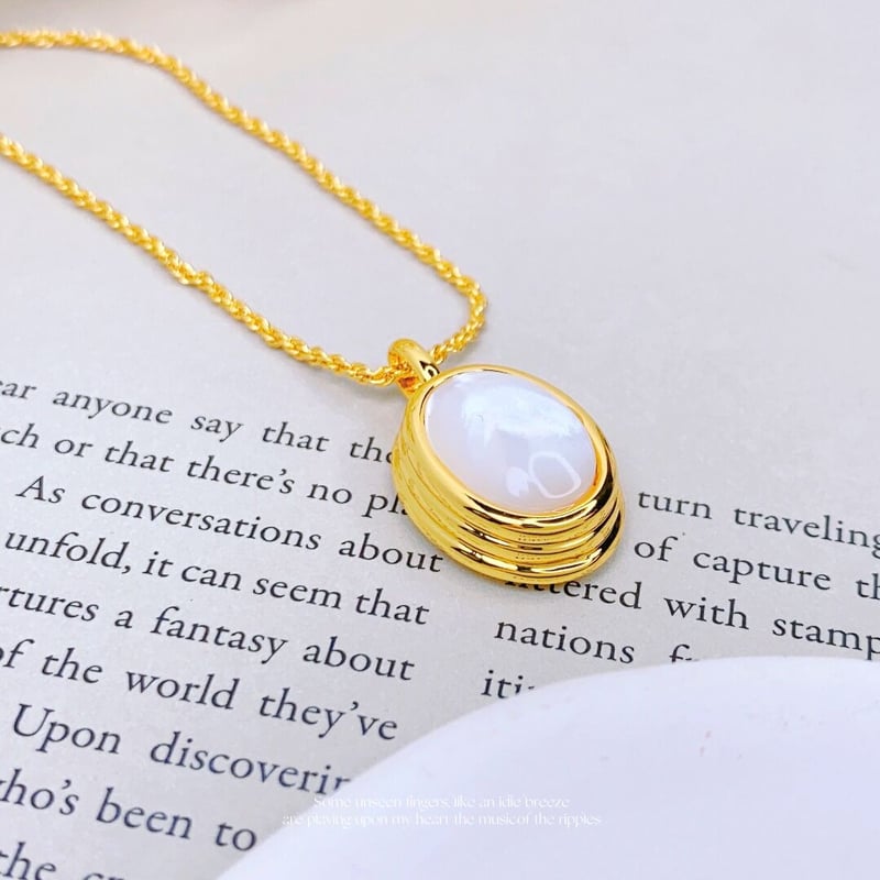 H668 厚切り天然シェル 楕円形ネックレス 18KGP | SanSun Jewelry