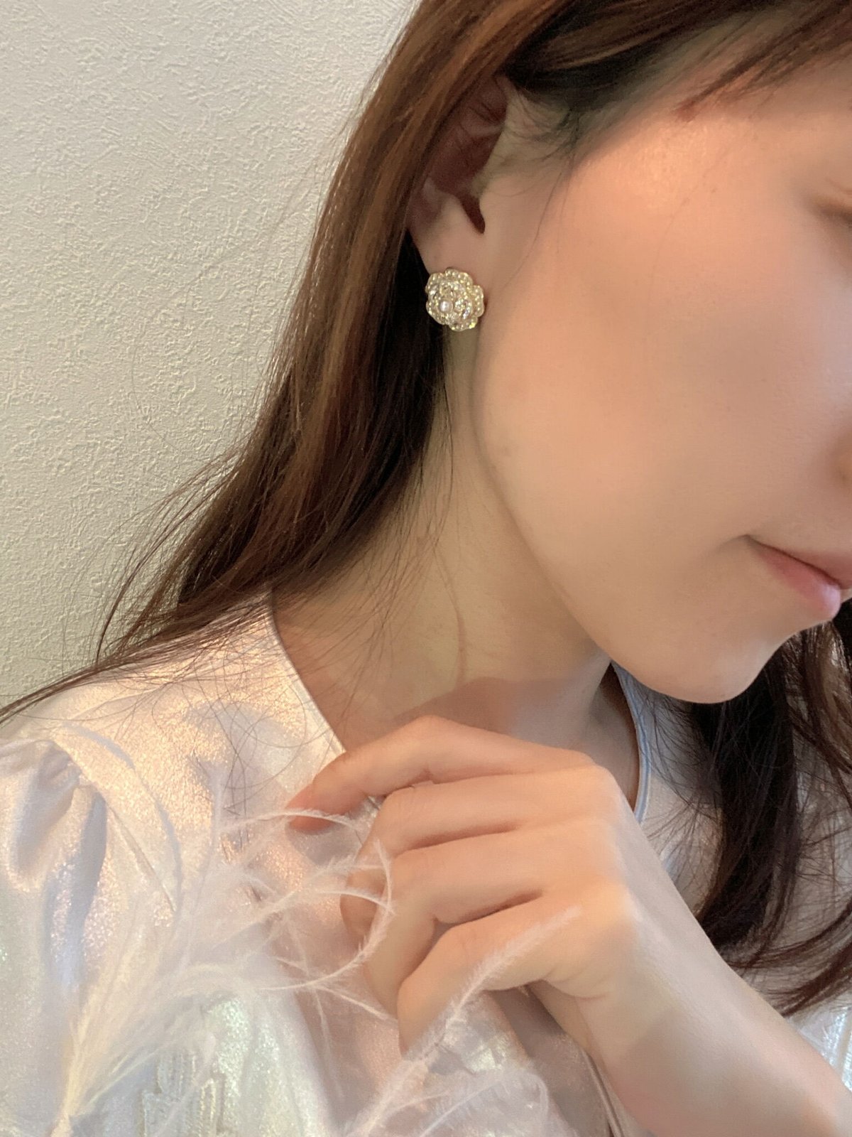 SS101 アシンメトリー 白×ゴールド カメリアパールピアス | SanSun Jewelry