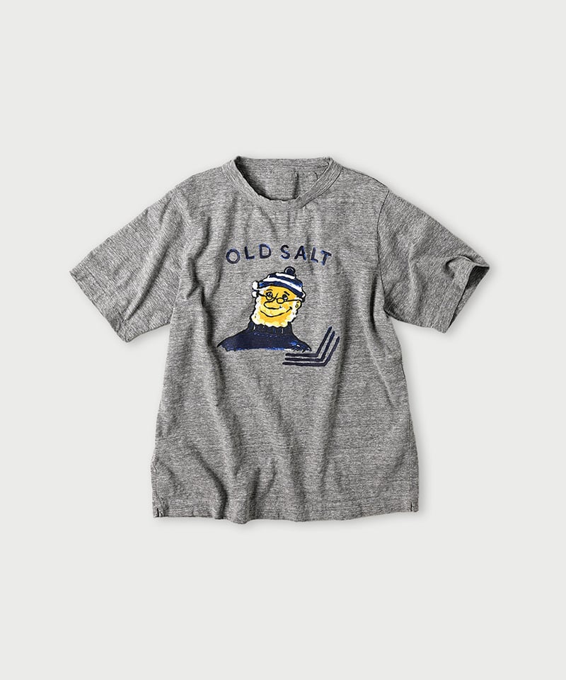 45R　葉山ものがたり イニシャルオールドソルトベタッチプリントの908Tシャツ 45R葉山ものがたり イニシャルオールドソルトベタッチプリントの908T