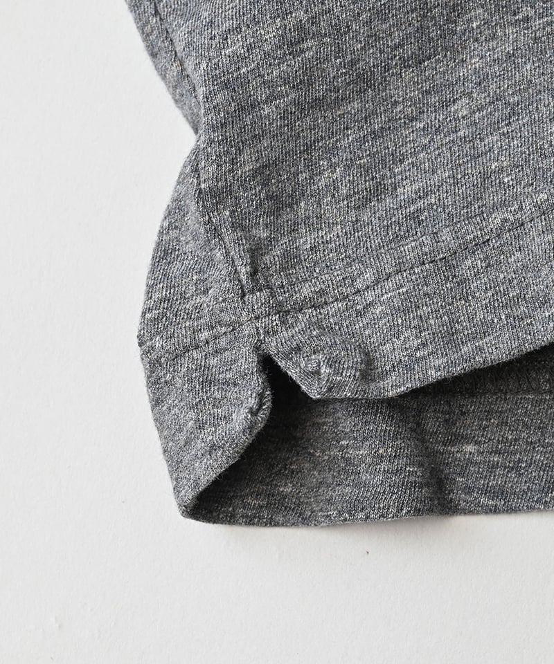 コノッキカレッジプリントの908オーシャンTシャツ (グレーツイード