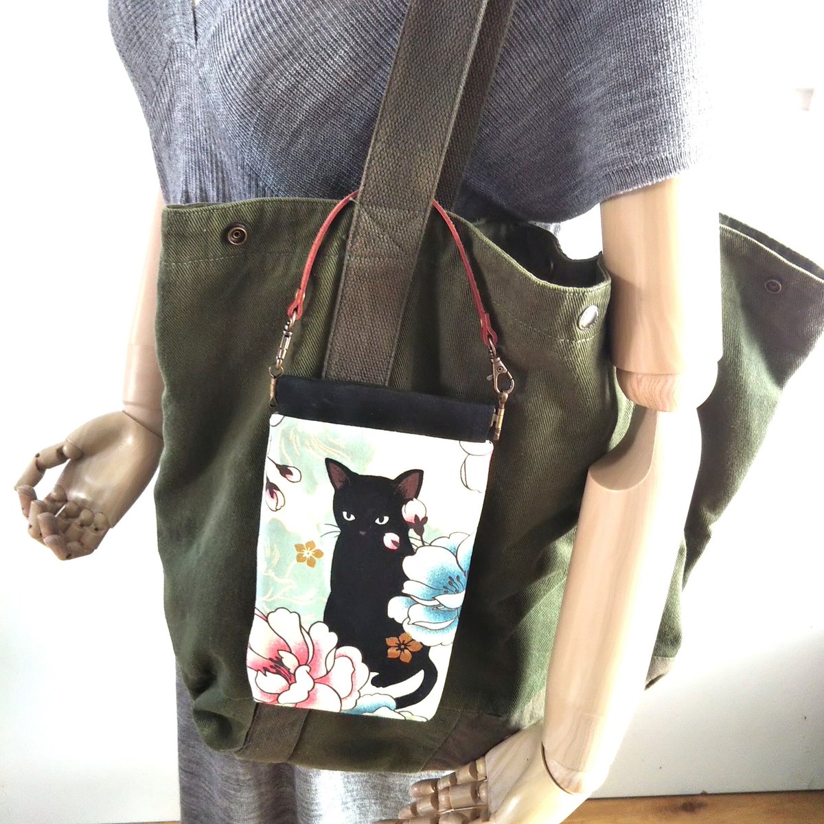 バネポーチ 黒猫と牡丹 和柄 ハンドメイド ミニバッグ ＠800円 猫