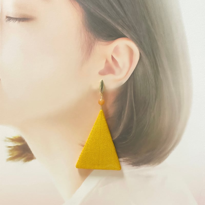 金色 水引き × カーネリアン × クリスタル製ビーズ《イヤリング