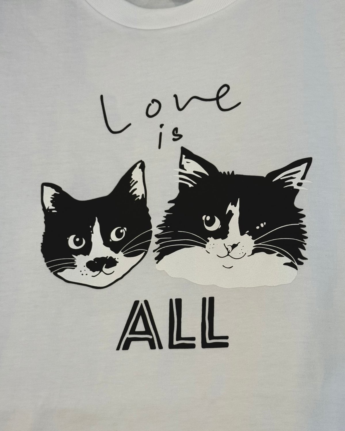 CAT Tee (Love is ALL) | CAT & BAKES 9456