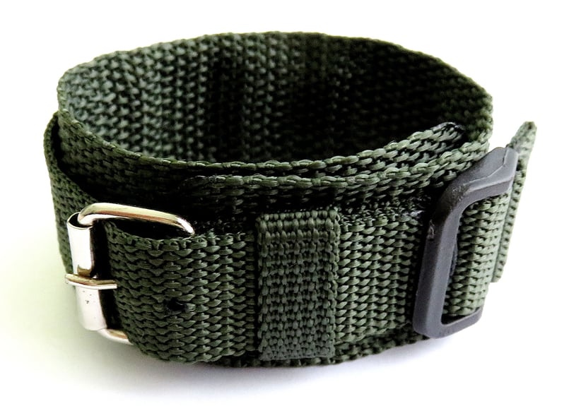 超美品】Valentino Garavani ベルト ミリタリーグリーン