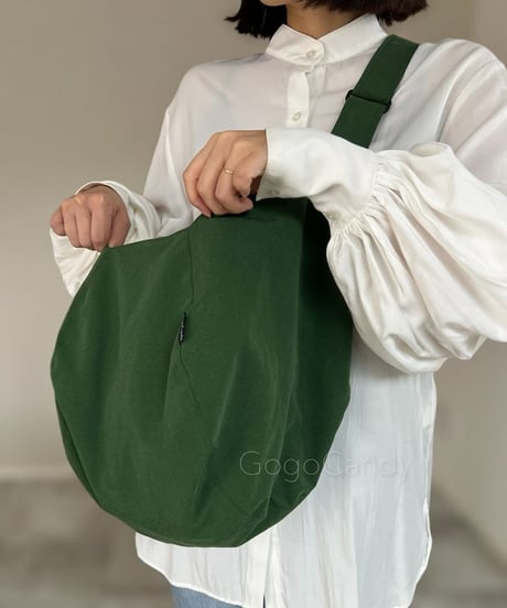 ◆手作りバッグ◆【グリーン】ポンバッグ/ショルダーバッグ・ボディーバッグ