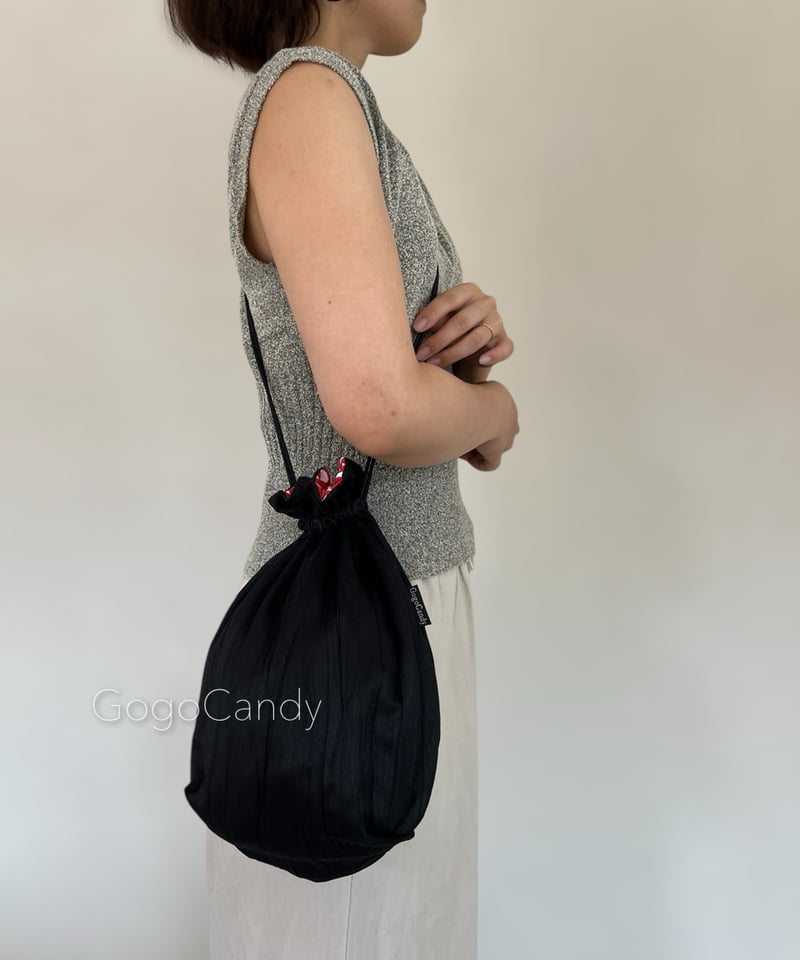 アダクワッタさんがヴィンテージ生地でひとつひとつハンドメイドで手掛ける巾着 アダクワッタさんがヴィンテージ生地でひとつひとつハンドメイド