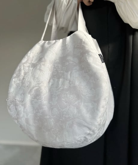 ◆手作りバッグ◆すもmoバッグ［Ｌ］まんまるトートバッグ【白い花】