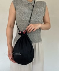 ◆手作りバッグ◆気まぐれお巾さん［Regular］ころんとした巾着【タテシワサテン※内生地：レッドリップル】