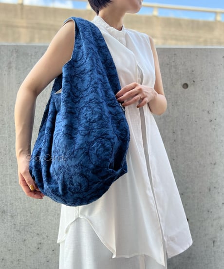◆手作りバッグ◆クタッとバッグ［ショート］ふんわり肩掛けバッグ【リーフステッチ】ブルー