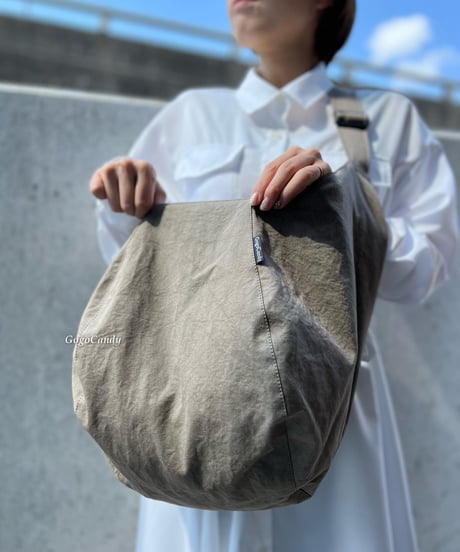 ◆手作りバッグ◆ポンバッグ/ショルダーバッグ・ボディーバッグ【トープ】
