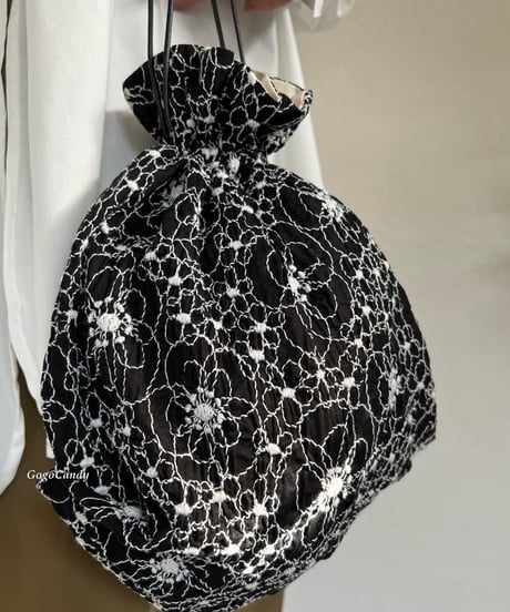 ◆手作りバッグ◆（BIG）気まぐれお巾さん/巾着【刺繍の花】