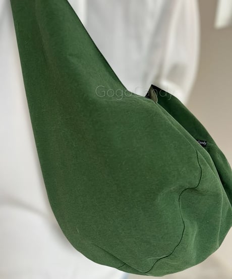 ◆手作りバッグ◆【グリーン】ポンバッグ/ショルダーバッグ・ボディーバッグ