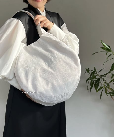 ◆手作りバッグ◆すもmoバッグ［Ｌ］まんまるトートバッグ【白い花】