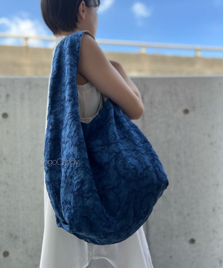 ◆手作りバッグ◆クタッとバッグ［ショート］ふんわり肩掛けバッグ【リーフステッチ】ブルー