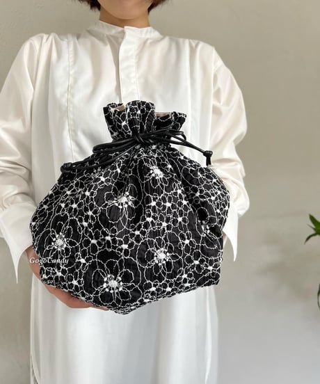 ◆手作りバッグ◆（BIG）気まぐれお巾さん/巾着【刺繍の花】