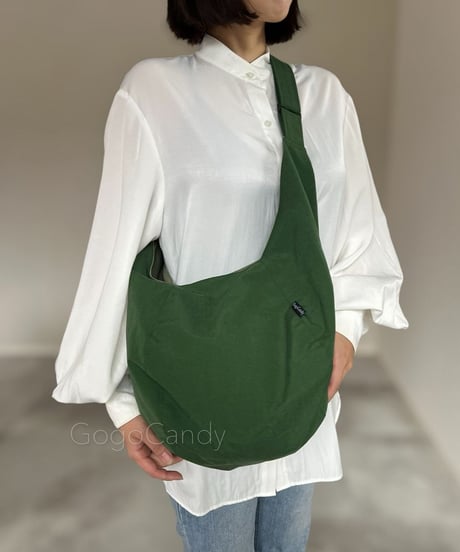 ◆手作りバッグ◆【グリーン】ポンバッグ/ショルダーバッグ・ボディーバッグ