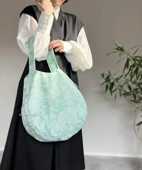 ◆手作りバッグ◆すもmoバッグ［Ｌ］まんまるトートバッグ【アイスグリーンの花】